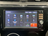 日産純正メモリーナビゲーションです♪目的地まで案内するナビゲーション機能の他にフルセグ画質で楽しめるTVやBluetooth Audio☆DVD再生など多彩な機能が満載で運転を快適にサポートしてくれます☆