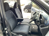 運転席・助手席は、ゆったりと座れるサイズで、長時間の運転でも快適です。