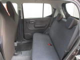 リヤシートも全車消毒済み。チャイルドシートの固定用アンカーがあります。小さなお子様も安心してご乗車できます!