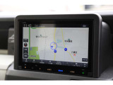 ナビはホンダ純正VXM264ZFEi 。Bluetooth接続をすれば音楽再生のみならずスマートフォンならばハンズフリー通話も可能です。