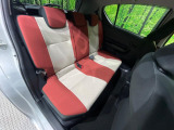コンパクトカーですが、セカンドシートは十分な広さがあり快適にお乗りいただけます♪シートを倒して大きな荷物を積んだりと、用途の幅が広い1台です。