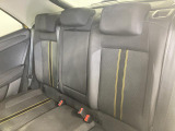 シートは適度な硬さによって長時間の運転でも疲れにくいと定評があります。国産車とは全く違った座り心地ですが、長年培われた欧州の椅子文化をご体感ください。