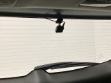 後方にもドライブレコーダーのカメラ(社外品)が付いています。前後両方でお車の周りを監視・記録いたします。