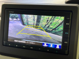 【バックカメラ】駐車時に後方がリアルタイム映像で確認できます。大型商業施設や立体駐車場での駐車時や、夜間のバック時に大活躍!運転スキルに関わらず、今や必須となった装備のひとつです!