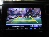バックカメラの画像です。ガイドラインがスムースな車庫入れをサポートいたします。車庫入れの安心感がアップしますね。