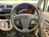 インテリアに合わせたデザインのステアリングは、運転される方のことも考え、運転しやすい形状、大きさです。是非一度、実際に触ってお確かめください。