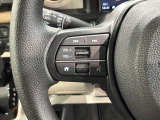 ステアリングにオーディオ操作スイッチが付いています。オーディオ画面に直接タッチしなくても操作が出来ますので、運転に集中できます。