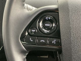 運転中、オーディオの操作をしてて、ハッとしたことはありませんか?ステアリングスイッチは、運転中でもハンドルでオーディオの操作が可能です。安全なドライブをサポートします。