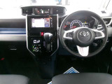 タンクの運転席まわりです。