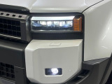 【LEDヘッドライト】悪天候や夜間走行時も良好な視界を確保し安心して運転できる高輝度LEDヘッドライトを装備!点灯速度が早く、消費電力も抑えられています。