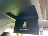 【フリップダウンモニター】大画面モニターで後席でもエンタメをお楽しみいただけます。小さなお子様にも大人気の装備です♪