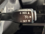 【クルーズコントロール】高速道路もラクラク走行。アクセルを離しても一定速度で走行ができ、長距離運転時の負担を軽減!加速・減速も簡単なスイッチ操作で調整できます。