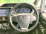 【純正革巻きステアリング】上質な革を使用することで、手にしっかり馴染みとても運転しやすいハンドルです♪