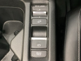 セレクターノブの下に、異なる加速感を楽しめるドライブモードスイッチがついています。一般道、スポーツ走行、エコ走行など、シーンに合わせて最適な加速感を楽しめるドライブモードスイッチです。