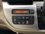 オートエアコンで、毎日のドライブを快適に。温度、風量を自動で調整し、理想的な車内環境を提供します。
