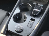 AUTO HOLD機能搭載してあります!ブレーキを踏んで停止すると、自動的にブレーキ力を保持します。信号待ちや渋滞中などに、ブレーキペダルを踏み続ける必要がなく、足の疲れを軽減してくれます☆