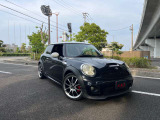 ミニ クーパーS ジョンクーパーワークスエアロの右前から見た外観です。車両全体のバランスが分かりやすい一枚です。