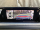 狭い場所での駐車やすれ違いなどでより的確な運転操作に役立つ360&deg;ビューモニターが装備されています。