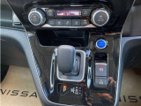e-Pedalはアクセルペダルの戻し時に、一般的なブレーキングと同等の減速感を発生。アクセルペダルだけの減速&停止を実現しています。※減速時にはブレーキランプが点灯します。