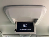 【フリップダウンモニター】大画面モニターで後席でもエンタメをお楽しみいただけます。小さなお子様にも大人気の装備です♪