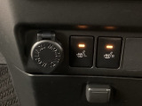 運転席と助手席にシートヒーターが付いています☆寒い時期に腰周りを温めてくれるので体全体が温まりやすいのは勿論、暖房と違い顔に風が当たらないので、乾燥肌やドライアイの方でも大丈夫☆