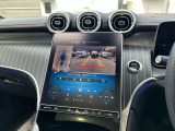 バックカメラにより駐車時の後方確認も楽にできます。