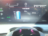 車両状態や走行道路の時速表示等のインフォメーションが備わっていますスピードメーターは上質なデザインとなっております。