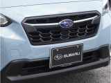 スバル車の特徴であるヘキサゴングリルを採用しています