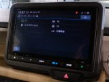 CD、DVD、Bluetooth、AM、FM、AUX、スマートフォン接続ができます。