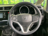 インテリアに合わせたデザインのステアリングは、運転される方のことも考え、運転しやすい形状、大きさです。是非一度、実際に触ってお確かめください。