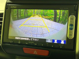 【バックカメラ】駐車時に後方がリアルタイム映像で確認できます。大型商業施設や立体駐車場での駐車時や、夜間のバック時に大活躍!運転スキルに関わらず、今や必須となった装備のひとつです!