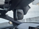 【ルームミラー一体型ETC】BMWといえばルームミラー一体型のETC。ドライバーから差し込めるかたちになっておりますので、差し忘れの際も慌てずにご利用いただけます。