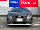 エンジンで充電してバッテリーに蓄電しモーターで走る。日産独自のパワートレーンe-POWER。滑らかな加速と優れた燃費性能が特徴です。