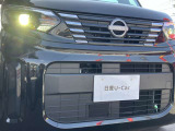 配光特性に優れ路肩まで明るく照らすLEDライトを採用