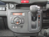設定した温度に自動調整【オートエアコン】★車内を快適に保ちます♪足元すっきりの【インパネシフト】!