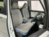 【運転席・助手席】内装ルームクリーニング済みです。しっかり綺麗にしていますので、是非、お確かめください。車に自信があるからこそ、是非一度ご来店頂き内外装も見てもらえると幸いです。