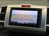 【バックカメラ】リバースにするだけで映ります、後方の安全確認や、狭い駐車場での車庫入れ、雨の日や夜間など視界の悪い時に便利です!安全にバックする為には欠かせない装備です。