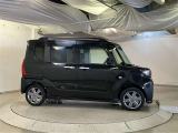 運転席側も電動スライドドアになってます。ショッピングなどでのお買い物時手がふさがっていてもドアに軽く触れるかリモコンで開閉できるので便利です!