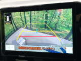 【バックカメラ】駐車時に後方がリアルタイム映像で確認できます。大型商業施設や立体駐車場での駐車時や、夜間のバック時に大活躍!運転スキルに関わらず、今や必須となった装備のひとつです!