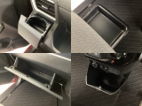 収納スペースや、ドリンクホルダーもついています。長距離ドライブで活躍する必需品ですね♪