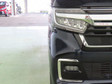 LEDヘッドライトは、点灯の瞬間から光量を発揮し、突然暗くなるトンネルなどでの安定感を高めます。
