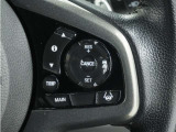 ◆アダプティブクルーズコントロール◆予め設定した車速内でクルマが自動的に加減速。前走車との適切な車間距離を維持しながら追従走行します。【LKAS】車線維持支援システムでステアリング操作を支援。