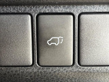 【パワーバックドア】スマートキーや運転席のボタンを押すだけでリアゲートが自動で開閉します!荷物を持っている時や、高い位置にあるバックドアを閉める際に便利な機能です♪