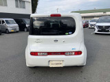 後部座席はプライバシーガラスとなっています。座っている人や置いてある荷物が見えにくくなっているのでプライバシーの確保が出来ます。ぜひ見て確認してみて下さい
