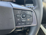 ステアリングの右側に、オーディオの操作ができるスイッチを装備しています。ハンドルから手を離さず操作できて便利です。