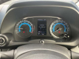 視認性の高いメーターで運転情報を的確に把握できます