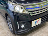 【HIDヘッドライト】非常に明るく前方を照らしてくれるので、悪天候や夜間の走行時も視界良好で安心してお乗りいただけます。