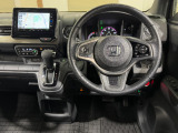 【Honda SENSING装備】ミリ波レーダーとカメラを用いた先進の安全運転支援システムです。衝突軽減ブレーキに始まり、車線維持支援システム、標識認識機能など7つの支援で安全運転をサポート!