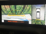 【パノラミックビューモニター】専用のカメラにより、上から見下ろしたような視点で360度クルマの周囲を確認することができます☆死角部分も確認しやすく、狭い場所での切り返しや駐車もスムーズに行えます。