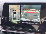 アラウンドビューモニター装備!空から見ているような映像によって不慣れな場所での車庫入れや縦列駐車等はもちろん狭い道でのすれ違いも安心していただけます♪